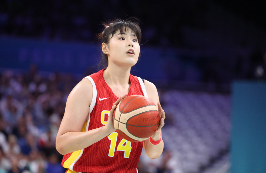 欧冠比赛视频-中国女篮81-68！李月汝戴护膝原因曝光，媒体人：韩旭作用比她大